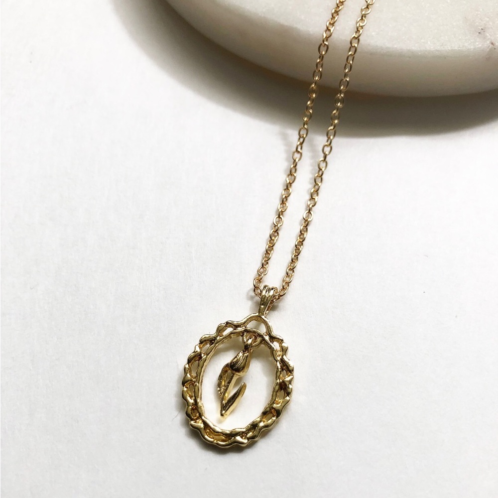 FREE 🚨 Gold Ornate Flower Necklace